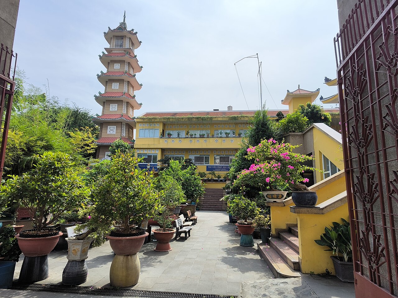 Xá Lợi Pagoda